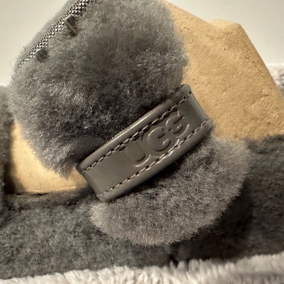 UGG Women Gray Fur Sheepskin Fuzz Yeah Slide Sandal Size 9 - Picture 4 of 6